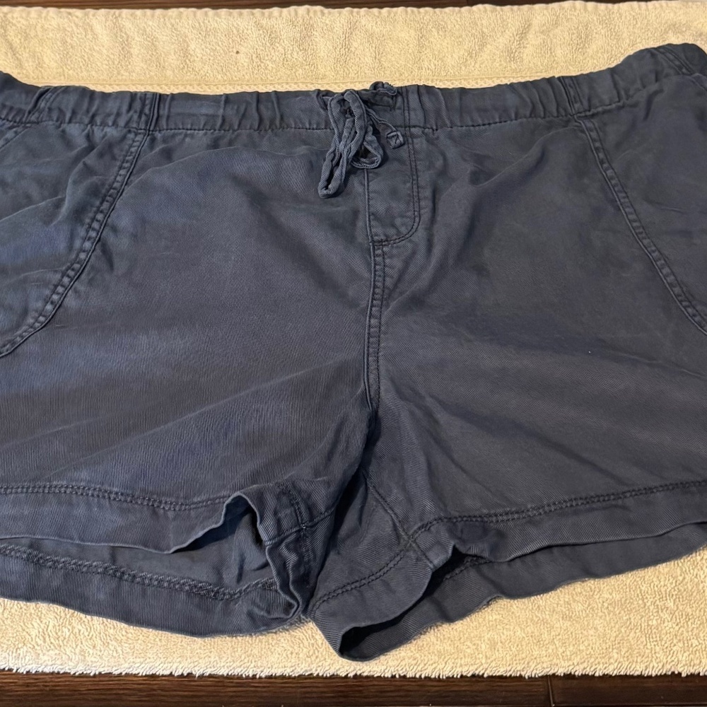 Women's GAP Shorts - Size XXL